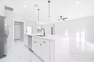 25 Diplomat Pkwy E, Cape Coral, FL 33909 - Photo 7