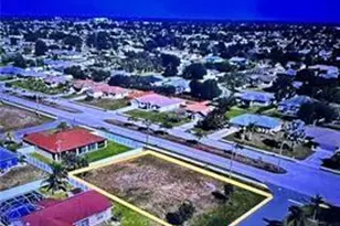 627 SE 18th St, Cape Coral, FL 33990 - Photo 1