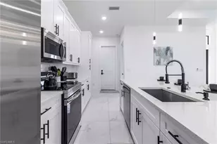 1005 NE 9th Terrace, Cape Coral, FL 33909 - Photo 9