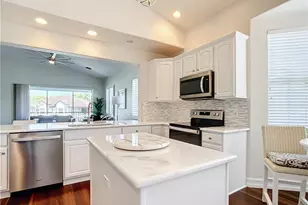 4752 Stratford Ct, Naples, FL 34105 - Photo 11