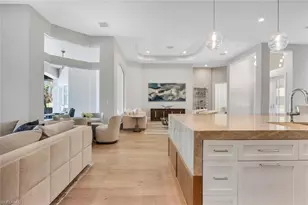 2305 Cassia Ct, Naples, FL 34109 - Photo 7