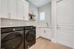 2305 Cassia Ct, Naples, FL 34109 - Photo 13