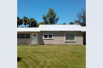 371 N Riverview St, Labelle, FL 33935 - Photo 1