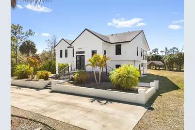 240 33rd Ave NE, Naples, FL 34120 - Photo 3