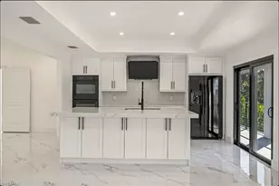 240 33rd Ave NE, Naples, FL 34120 - Photo 11