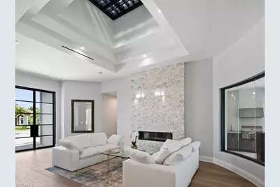 695 Wedge Dr, Naples, FL 34103 - Photo 5