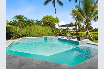 695 Wedge Dr, Naples, FL 34103 - Photo 3