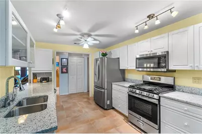 360 16th Ave NW, Naples, FL 34120 - Photo 9