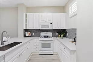 9270 Campanile Cir, Naples, FL 34114 - Photo 13