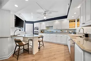 5555 Heron Point Dr, Naples, FL 34108 - Photo 9