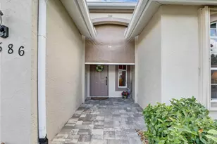 586 Crossfield Cir, Naples, FL 34104 - Photo 7