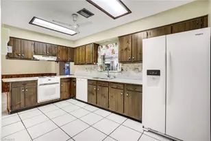 5290 Cypress Ln, Naples, FL 34113 - Photo 11