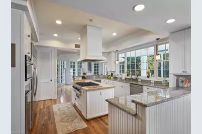 2750 Treasure Ln, Naples, FL 34102 - Photo 9