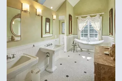 2750 Treasure Ln, Naples, FL 34102 - Photo 15