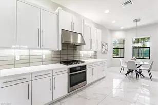 4512 Aurora St, Naples, FL 34119 - Photo 7