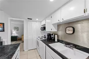 256 Palm Dr, Naples, FL 34112 - Photo 15