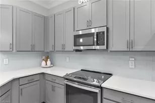 238 Indies Dr E, Naples, FL 34114 - Photo 11