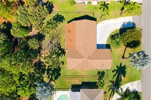 267 Cypress Way W, Naples, FL 34110 - Photo 47