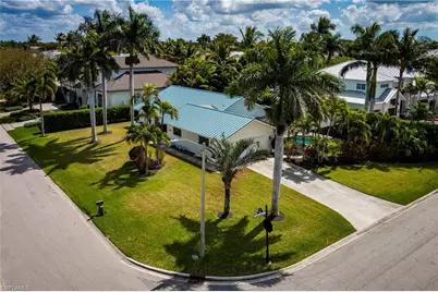 600 Parkview Ln, Naples, FL 34103 - Photo 1