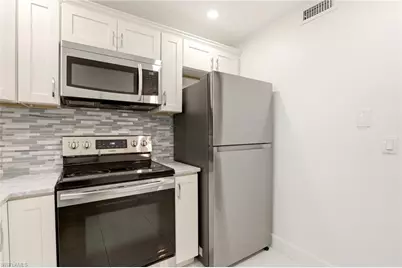 1450 Green Valley Cir #502, Naples, FL 34104 - Photo 11