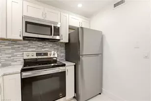1450 Green Valley Cir, Naples, FL 34104 - Photo 11
