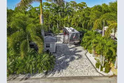 10067 Ramblewood Ct, Fort Myers, FL 33905 - Photo 9