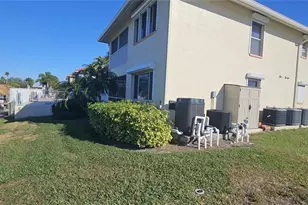 925 SW 47th Terrace, Cape Coral, FL 33914 - Photo 5