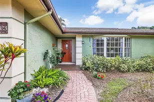 3523 Santiago Way, Naples, FL 34105 - Photo 3