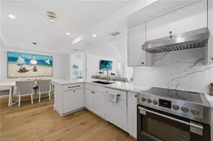 400 Park Shore Dr, Naples, FL 34103 - Photo 9