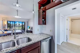 803 River Point Dr, Naples, FL 34102 - Photo 5