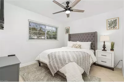 1011 11th St N, Naples, FL 34102 - Photo 11