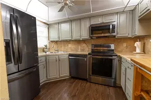 37 High Point Cir E, Naples, FL 34103 - Photo 7