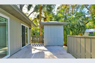 1046 Oak Forest Dr, Naples, FL 34104 - Photo 13