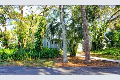 1046 Oak Forest Dr, Naples, FL 34104 - Photo 3