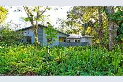 1046 Oak Forest Dr, Naples, FL 34104 - Photo 9