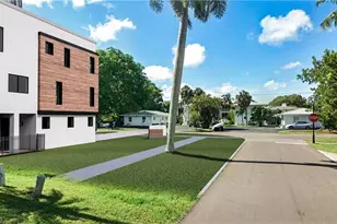 1525 Blue Point Ave, Naples, FL 34102 - Photo 7