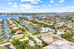 1437 Sandpiper St, Naples, FL 34102 - Photo 3