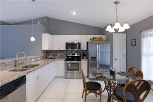 2212 NE 5th Ave, Cape Coral, FL 33909 - Photo 7