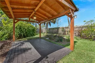 1723 Camelia Ln, Naples, FL 34105 - Photo 9