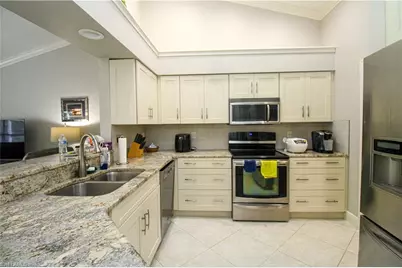 333 Wentworth Ct, Naples, FL 34104 - Photo 9