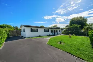 3999 Guava Dr, Naples, FL 34104 - Photo 3