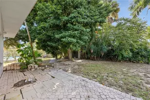 523 E Valley Dr, Bonita Springs, FL 34134 - Photo 25