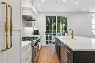 888 10th St S, Naples, FL 34102 - Photo 9