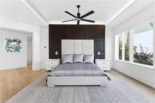 909 10th St S, Naples, FL 34102 - Photo 9