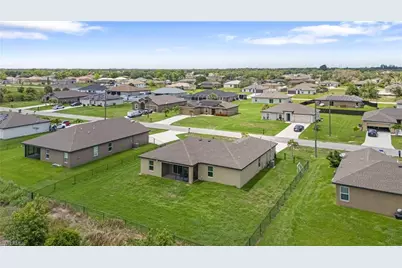 250 Lisette St, Fort Myers, FL 33913 - Photo 5