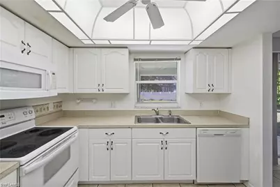 826 SE 5th Ct, Cape Coral, FL 33990 - Photo 9