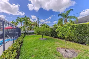 219 Cypress Way W, Naples, FL 34110 - Photo 29