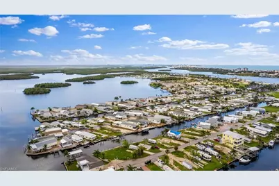 866 Oak St, Fort Myers Beach, FL 33931 - Photo 5