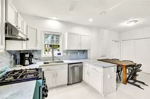 534 Leawood Cir, Naples, FL 34104 - Photo 9