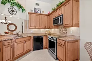 577 Beachwalk Cir, Naples, FL 34108 - Photo 9